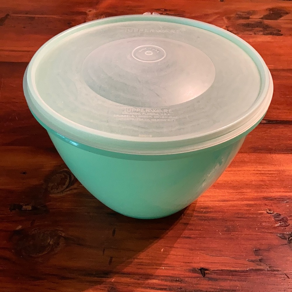 Tupperware Lettuce Keeper